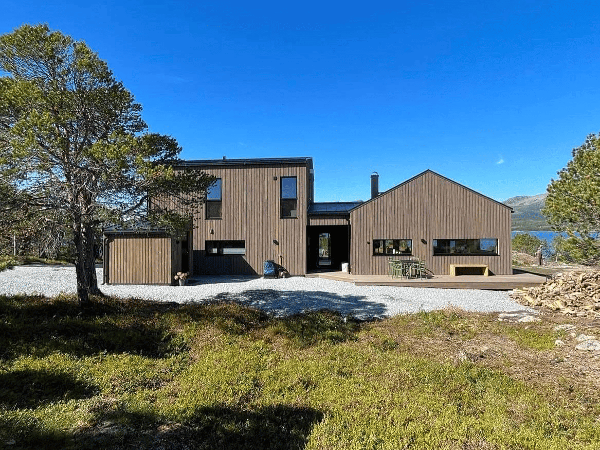 MøreRoyal kledning på hytte i Senja - Karoline Sandberg