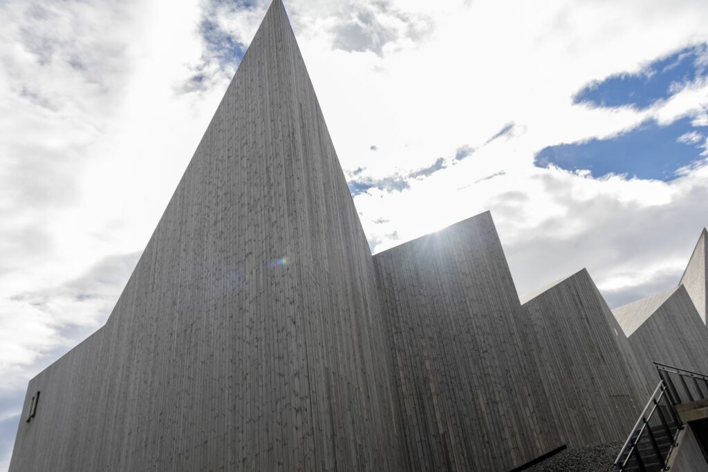 Romsdalsmuseet Krona, ferdig grånet fasade med naturfarget MøreRoyal kledning